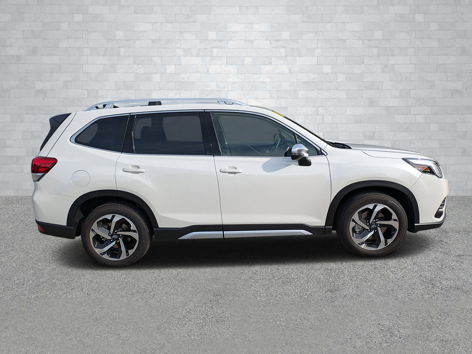 Used 2024 Subaru Forester Touring image 4