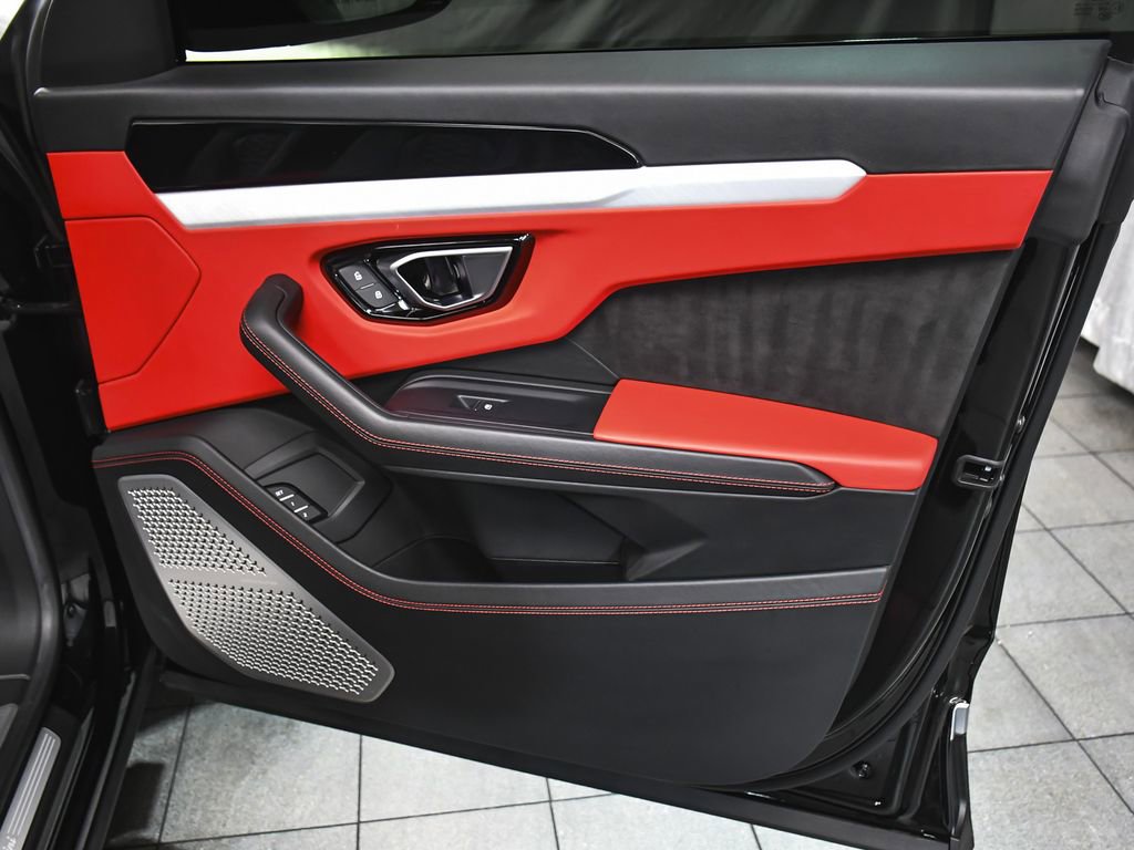 Used 2022 Lamborghini Urus AWD/4WD image 19