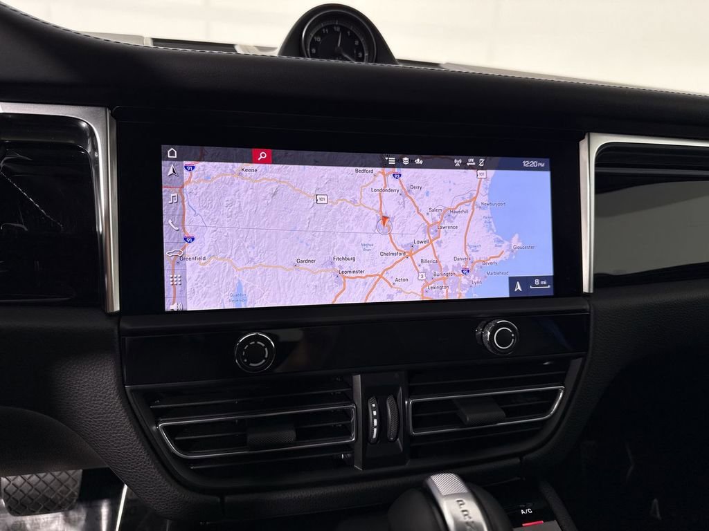 Certified 2024 Porsche Macan Turbo image 27