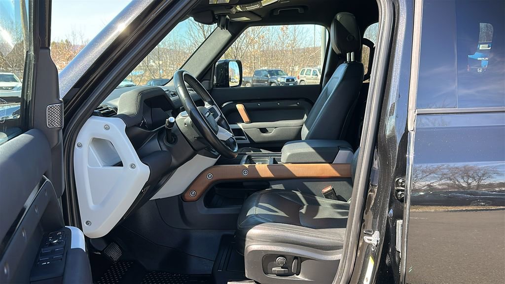 Certified 2023 Land Rover Defender 110 SE AWD/4WD image 10