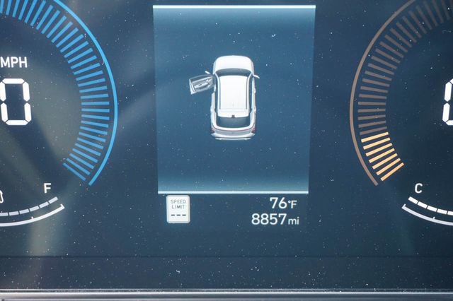 Used 2025 Hyundai Kona SEL image 23