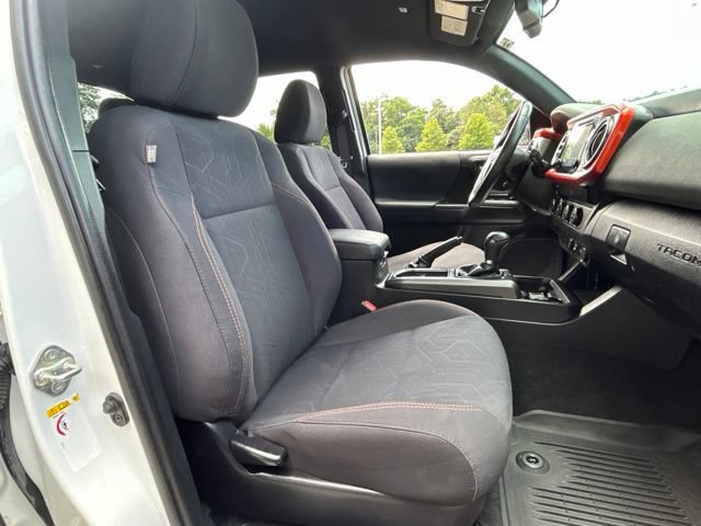 Used 2019 Toyota Tacoma TRD Off-Road AWD/4WD image 38
