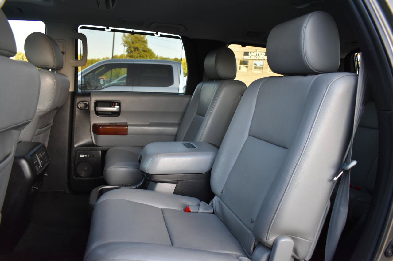 Used 2014 Toyota Sequoia Platinum RWD image 29