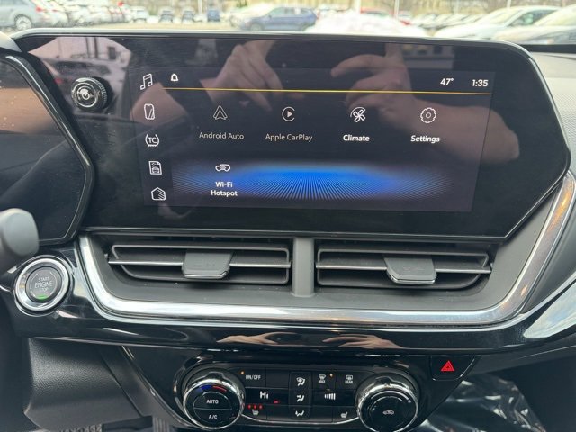 Used 2025 Chevrolet Trax RS w/ Driver Confidence Package image 14