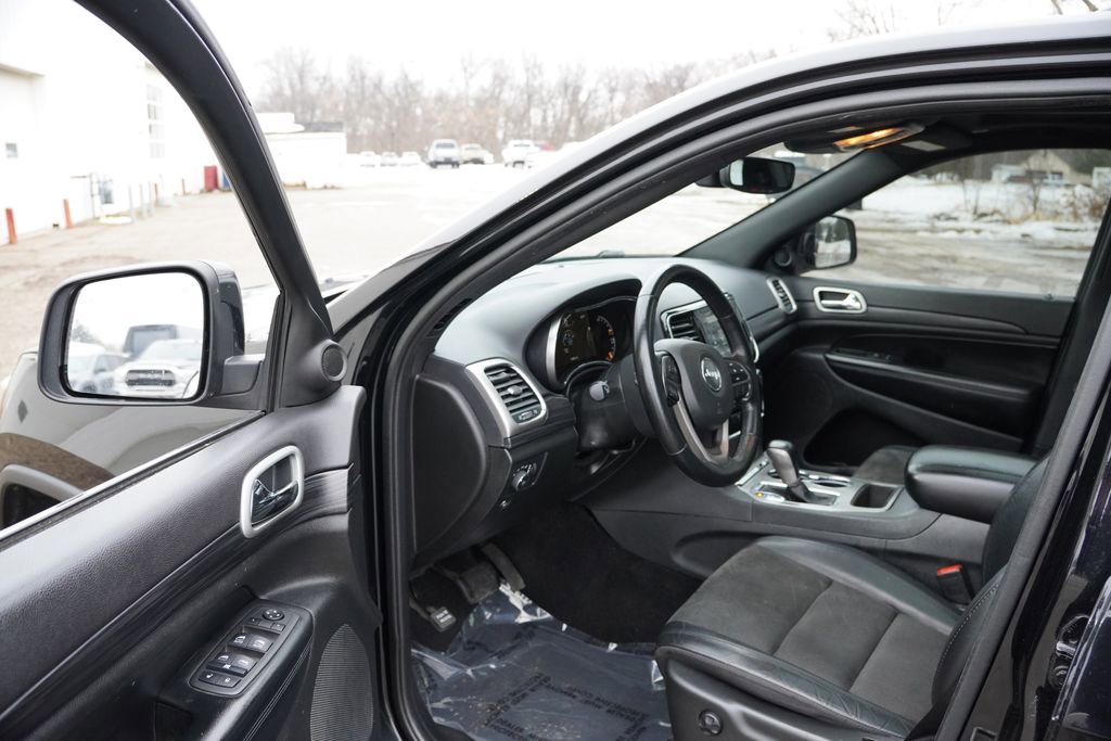 Certified 2022 Jeep Grand Cherokee Laredo X image 15