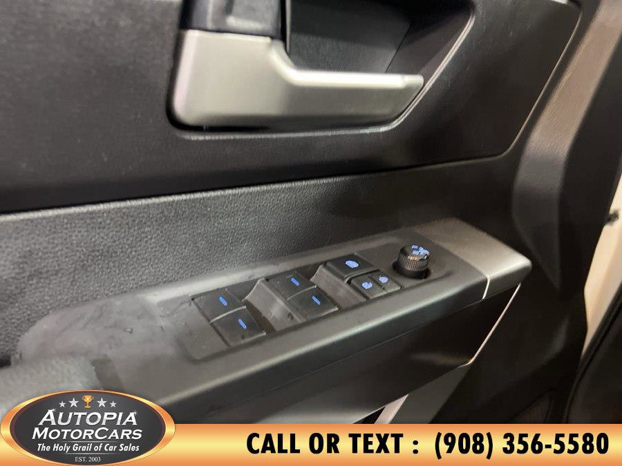Used 2022 Toyota Tundra SR5 w/ SR5 Convenience Package AWD/4WD image 23