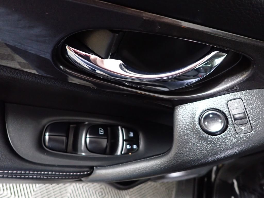 Used 2020 Nissan Rogue SV w/ Premium Package AWD/4WD image 23