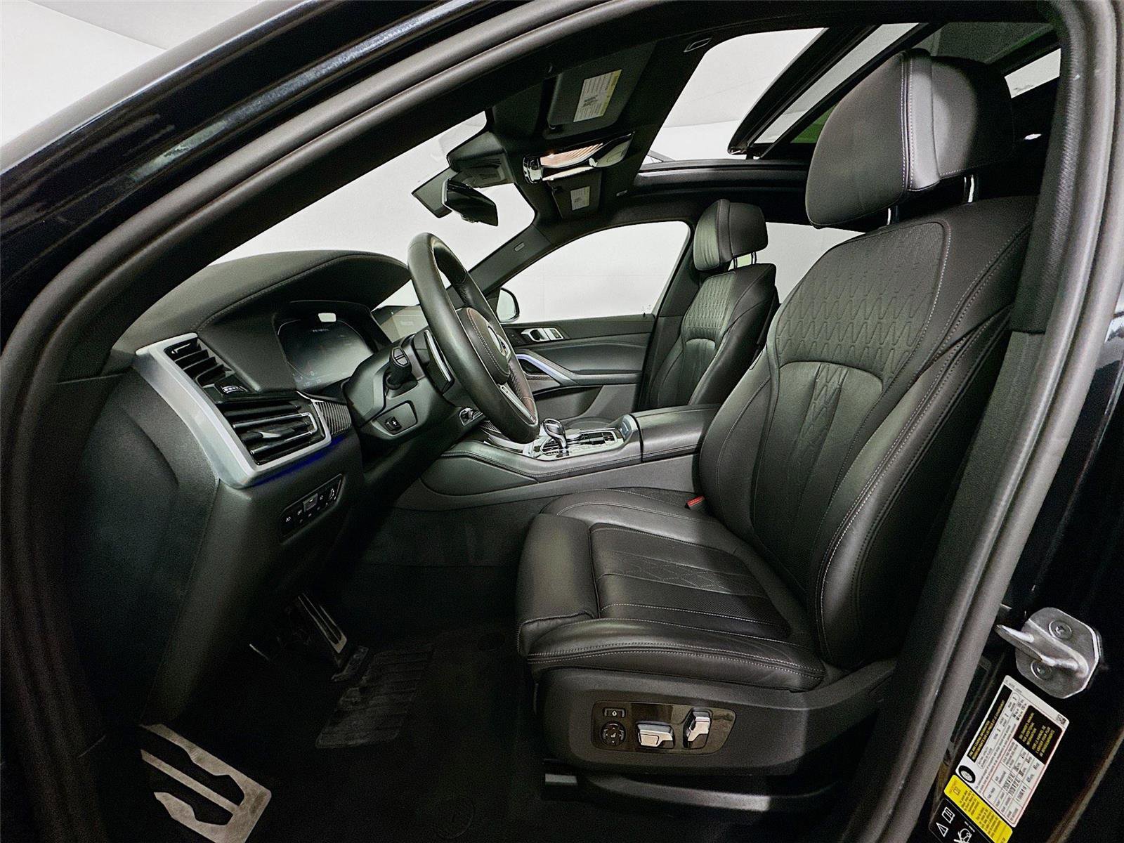 Used 2021 BMW X6 M50i image 22