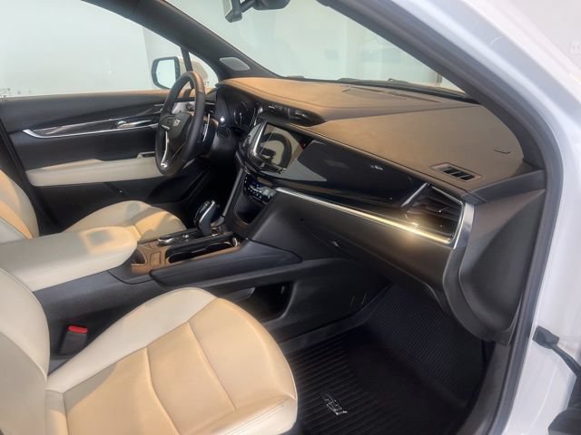 Used 2025 Cadillac XT6 Sport w/ LPO, Floor Liner Package AWD/4WD image 32
