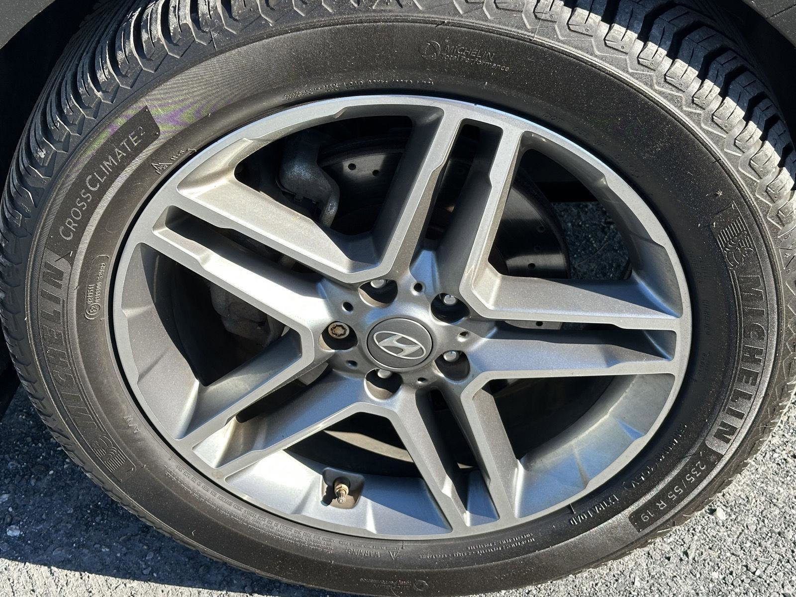 Used 2017 Hyundai Santa Fe Limited AWD/4WD image 10