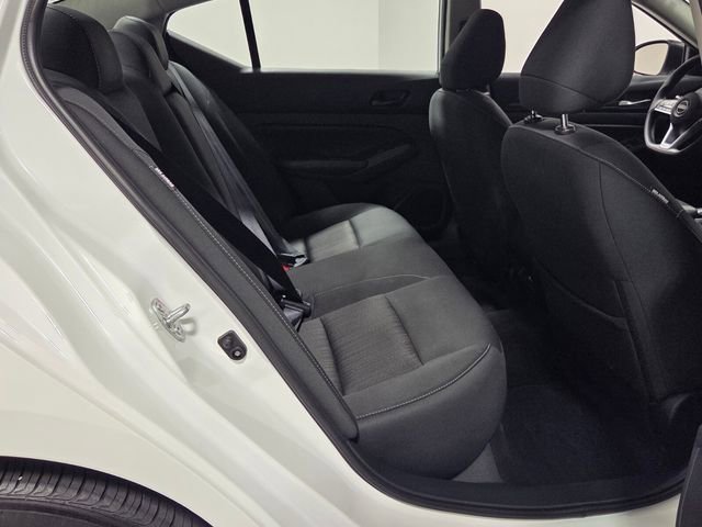 Used 2025 Nissan Altima 2.5 SV FWD image 14