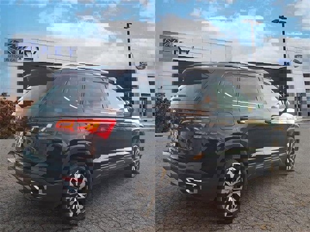 Used 2024 Volkswagen Taos SE image 3