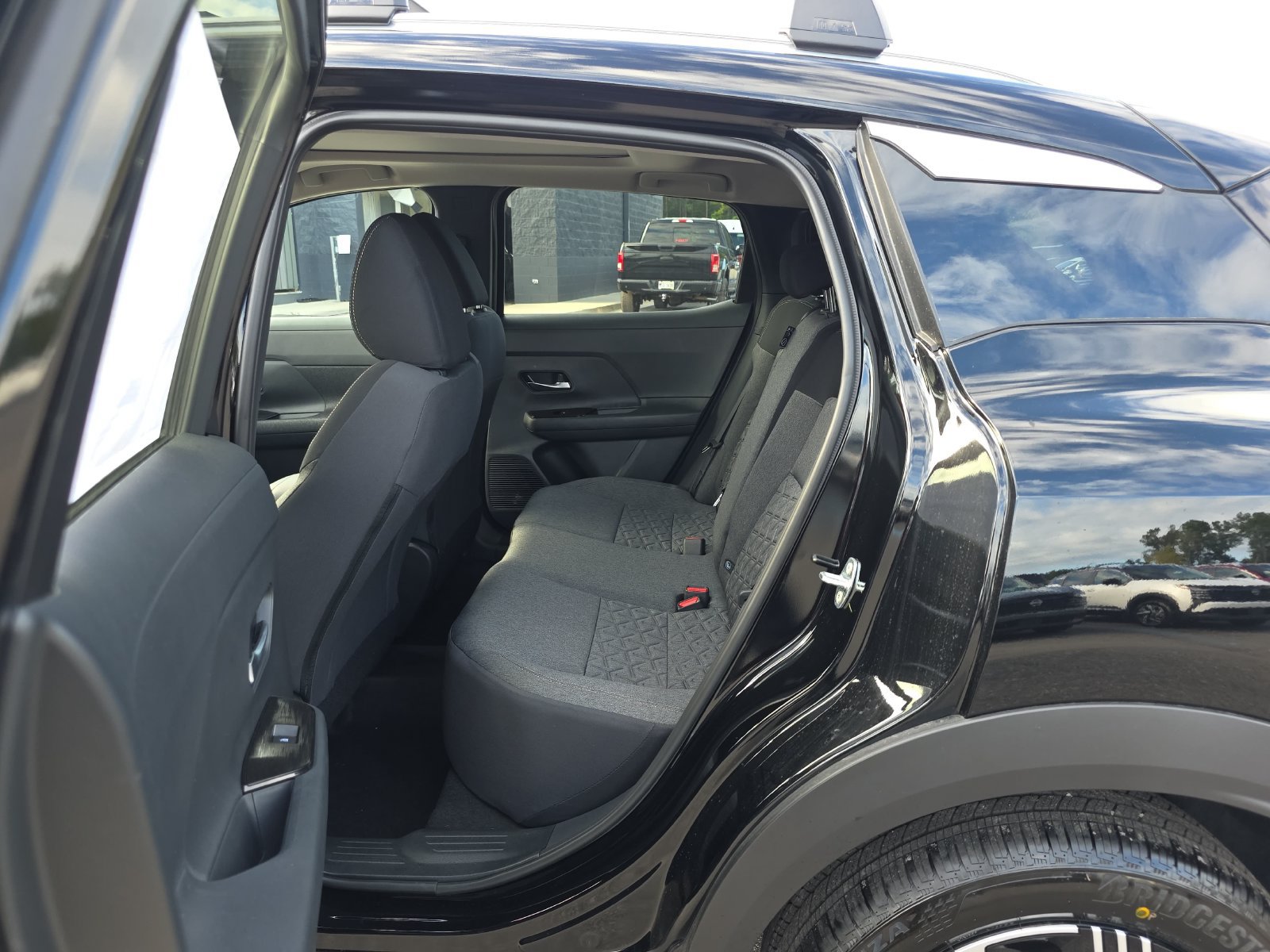 New 2027 Nissan Kicks SV FWD image 17