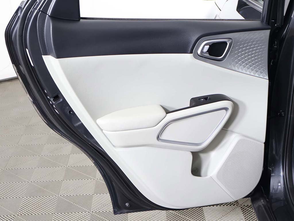 Used 2025 Kia Soul LX w/ LX Technology Package image 23