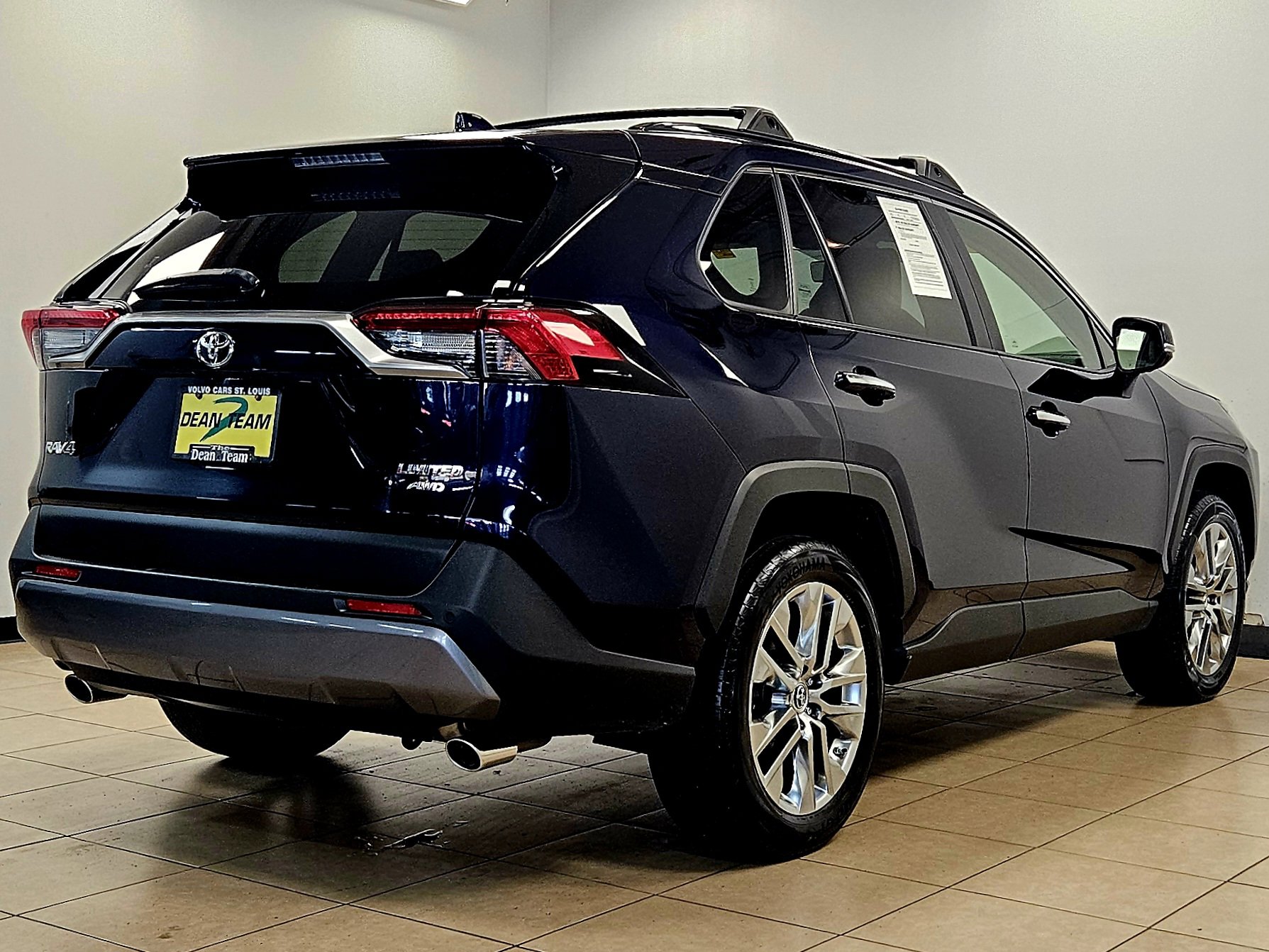 Used 2019 Toyota RAV4 Limited w/ Advanced Technology Package AWD/4WD image 3