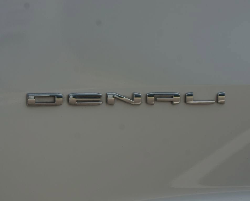 Used 2025 GMC Acadia Denali w/ LPO, Floor Liner Package FWD image 20