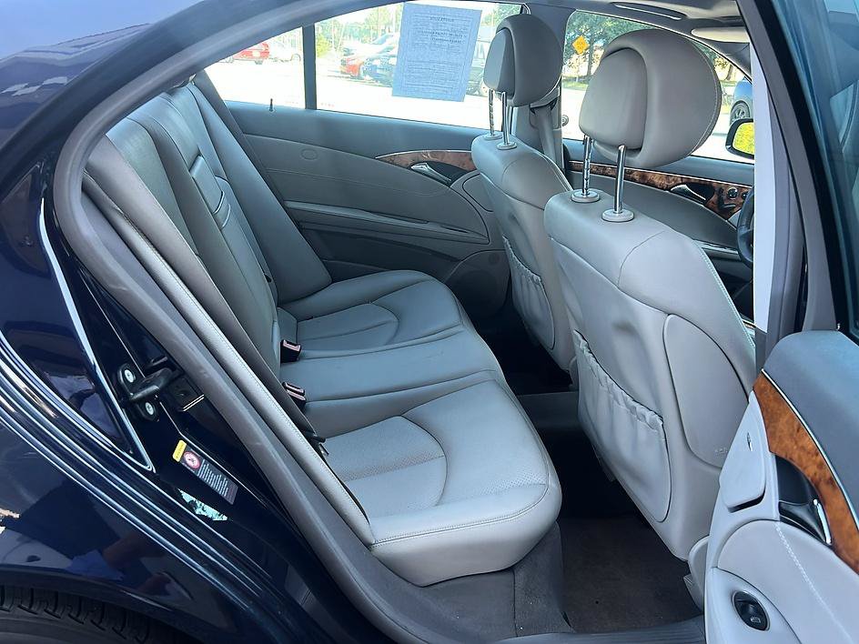 Used 2009 Mercedes-Benz E 350 Sedan image 32