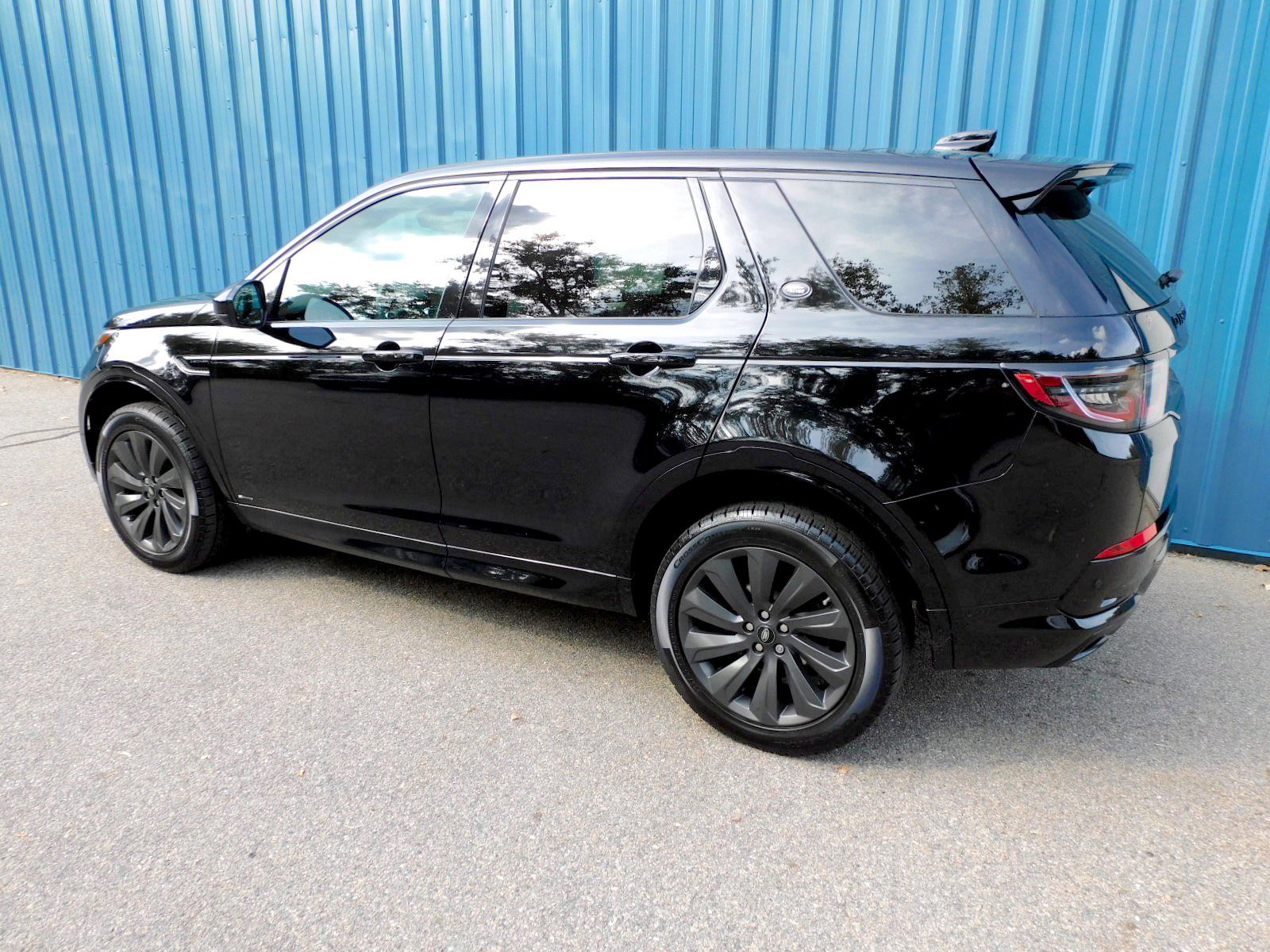 Used 2020 Land Rover Discovery Sport SE R-Dynamic image 3