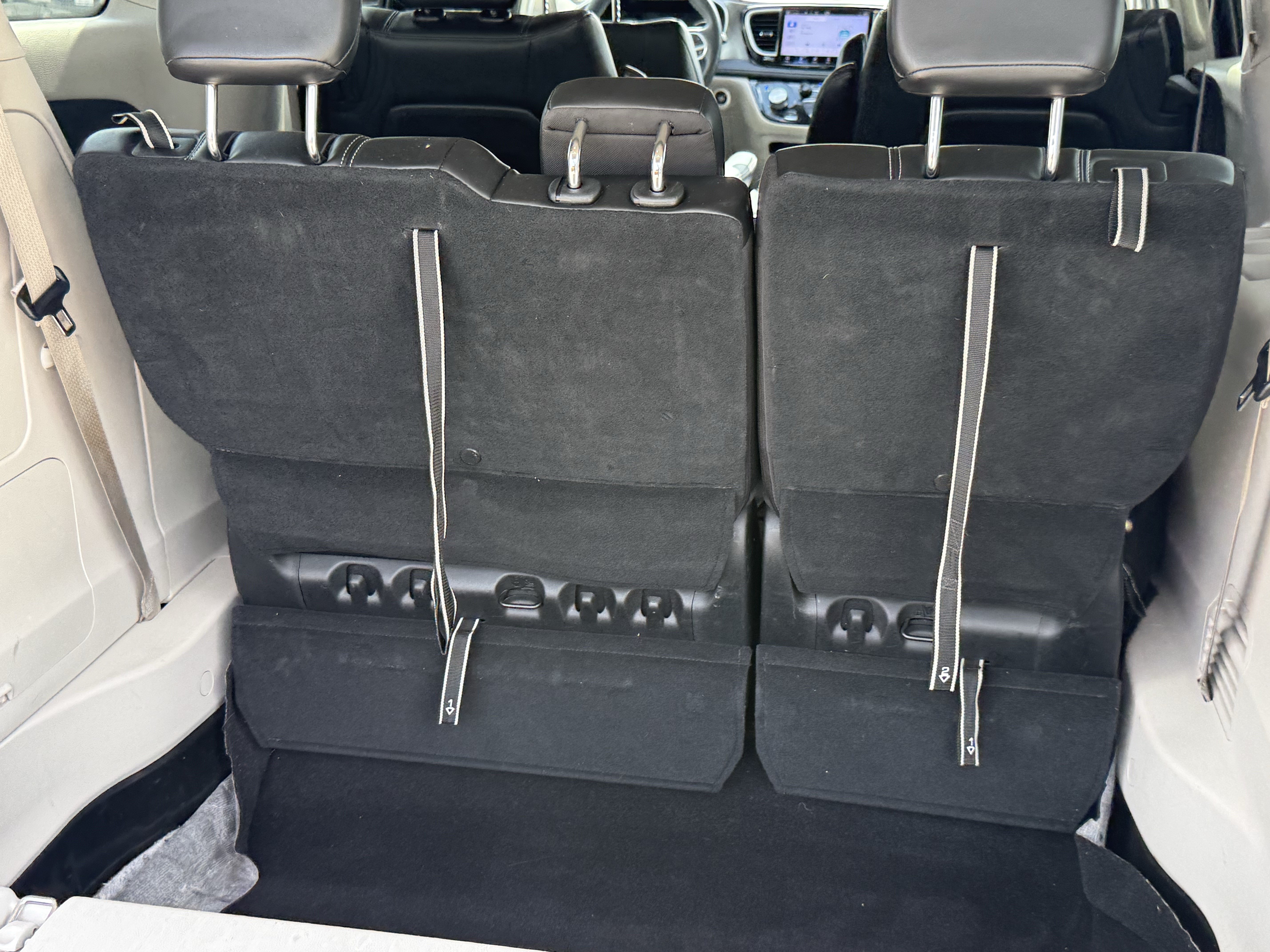 Used 2023 Chrysler Pacifica Touring-L FWD image 32