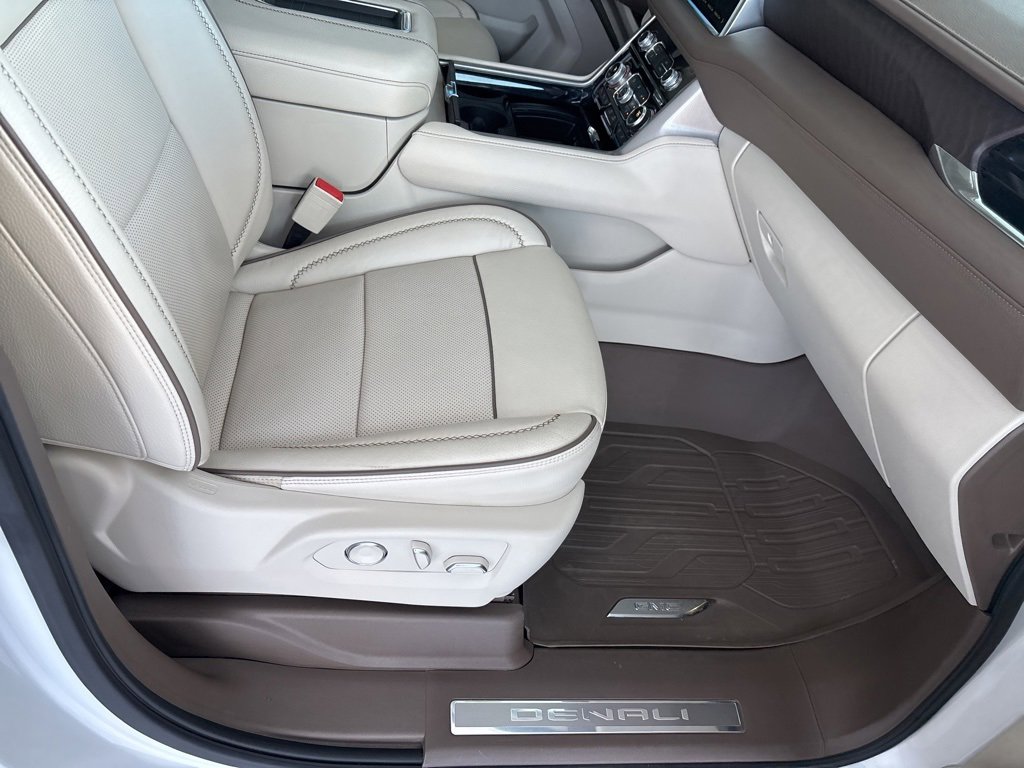 Used 2023 GMC Yukon XL Denali w/ Advanced Technology Package image 39