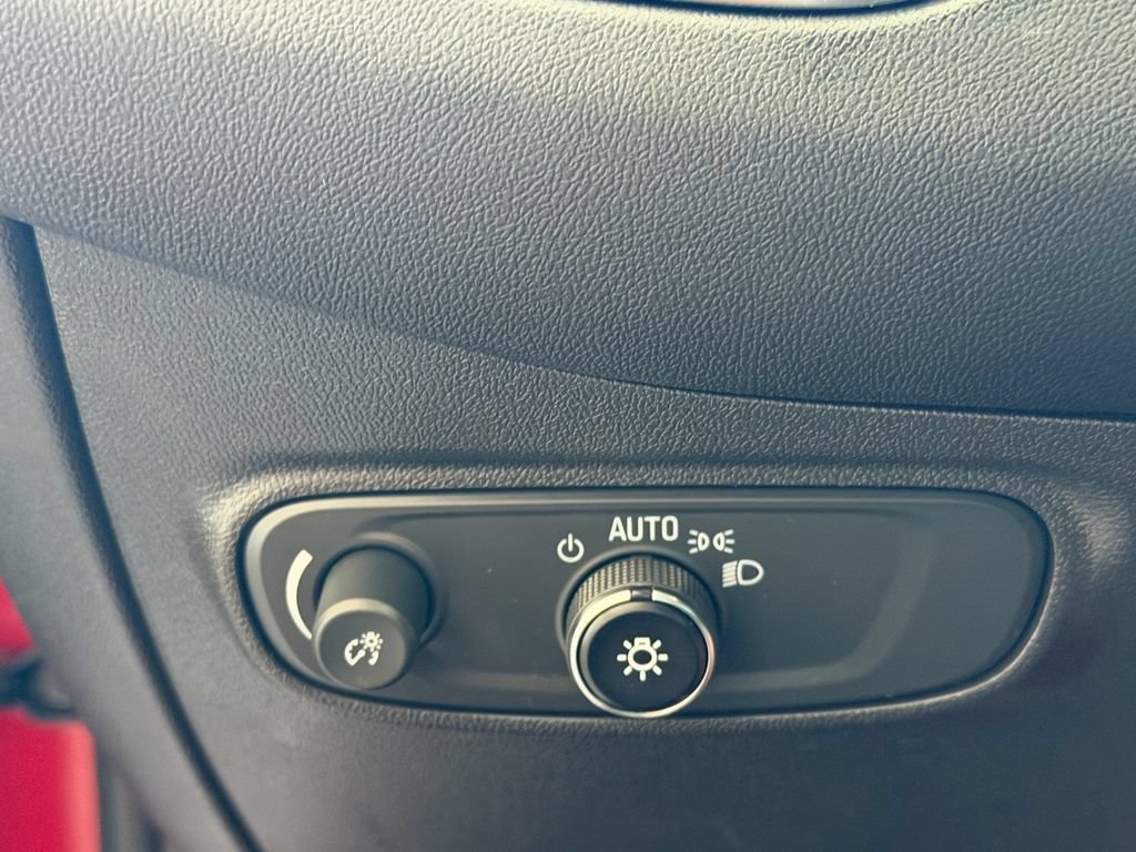 Used 2023 Chevrolet Equinox LT FWD image 28