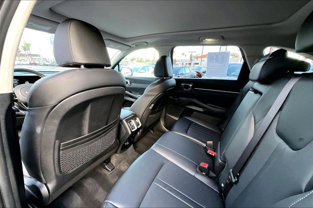 Used 2025 Kia Sorento S w/ Panoramic Sunroof Package image 16