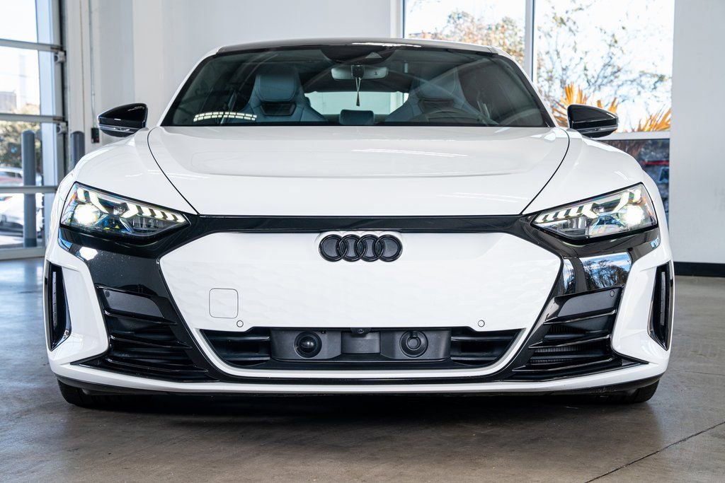 Used 2024 Audi e-tron GT Prestige image 3