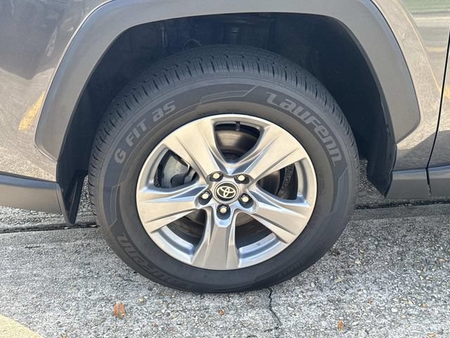 Used 2022 Toyota RAV4 XLE AWD/4WD image 5