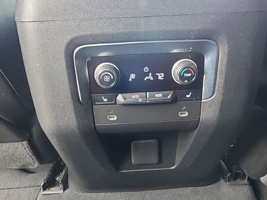 Used 2023 Chevrolet Tahoe Z71 w/ Luxury Package image 28