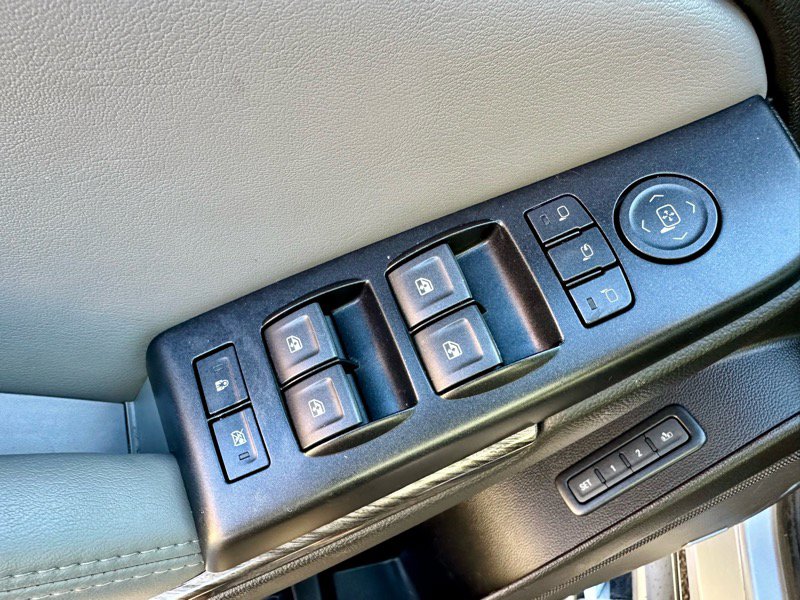 Used 2018 Chevrolet Suburban LT w/ LT Signature Package image 13