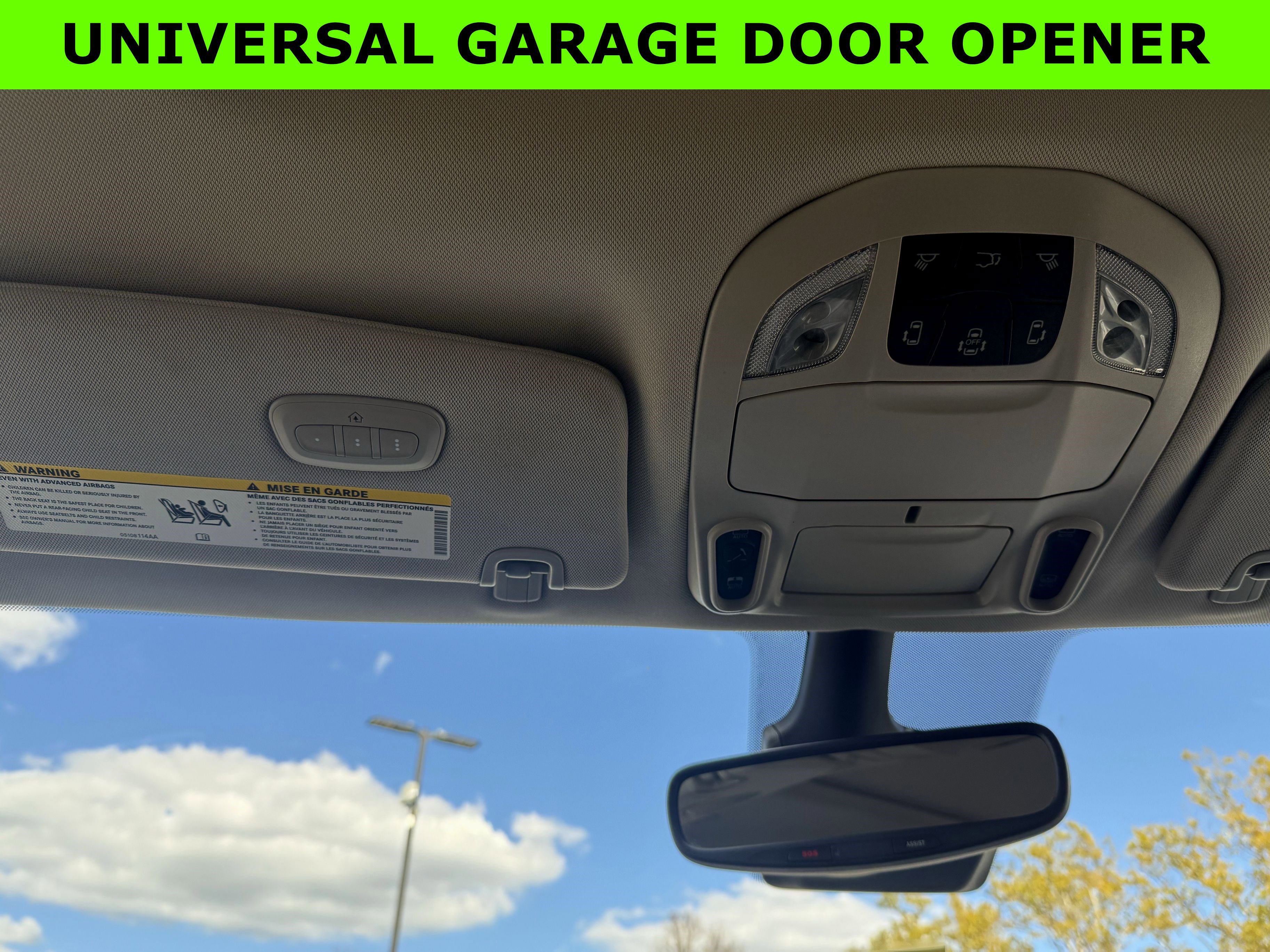 Used 2023 Chrysler Pacifica Limited w/ Uconnect Theater Family Group image 29