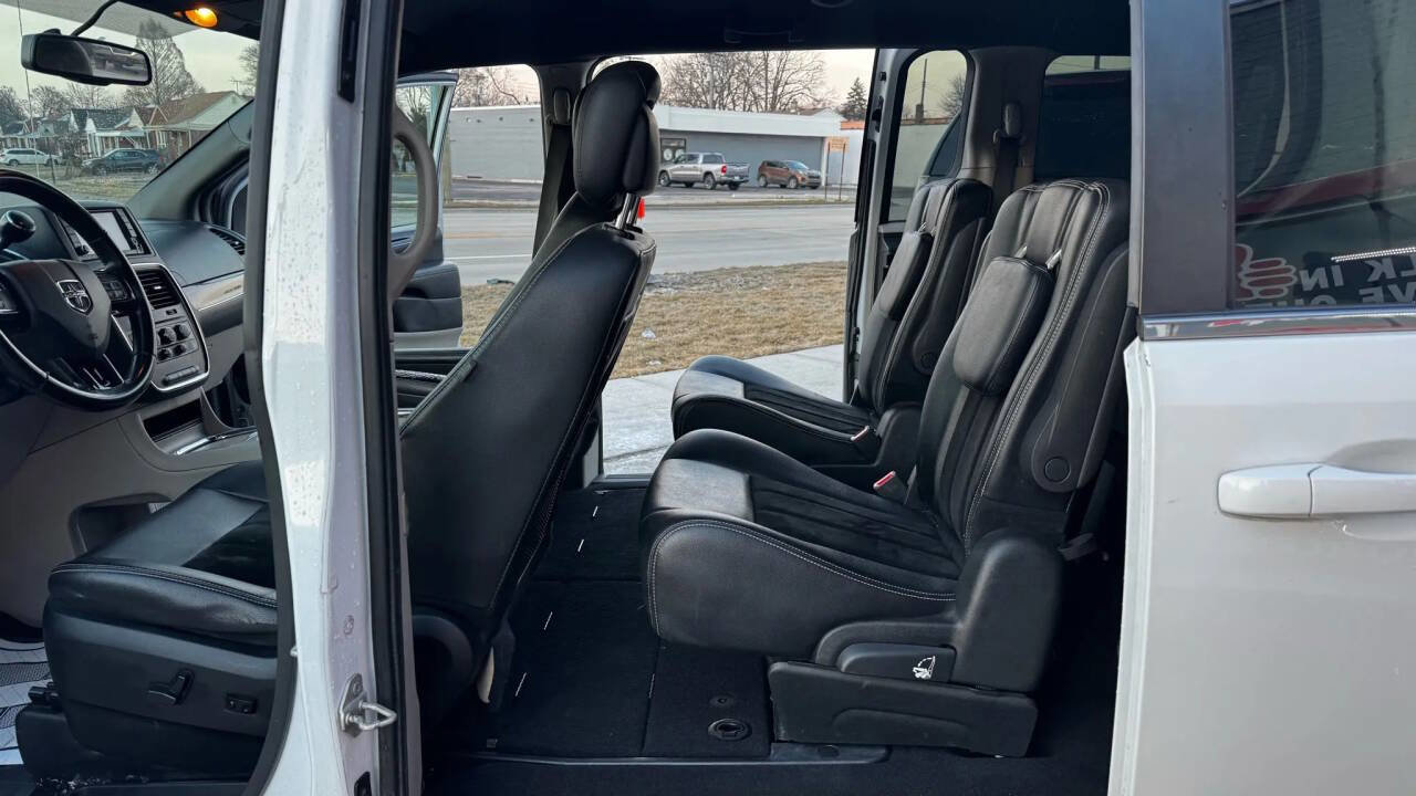 Used 2017 Dodge Grand Caravan GT image 15