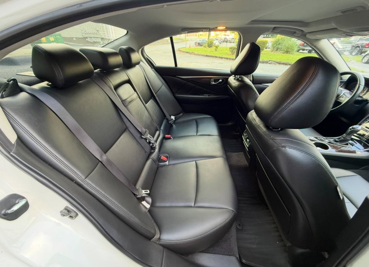 Used 2018 INFINITI Q50 Luxe w/ Essential Package (2.0T Luxe) AWD/4WD image 14