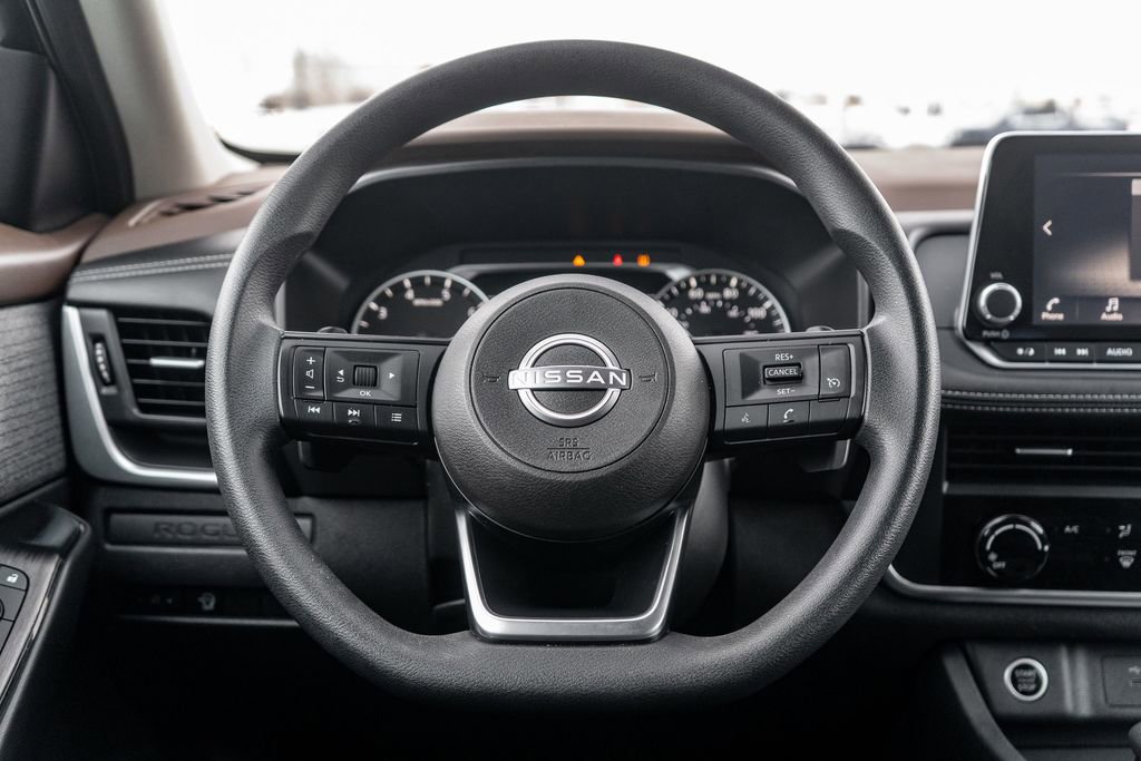 Used 2023 Nissan Rogue S image 14