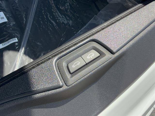 New 2026 BMW X5 xDrive50e AWD/4WD image 6