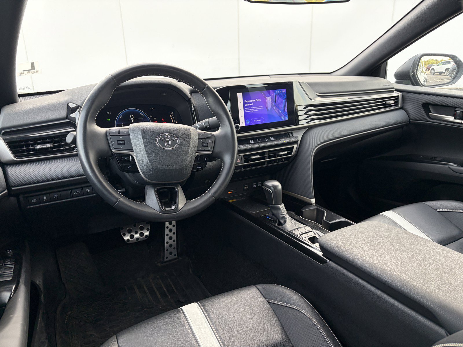 Used 2025 Toyota Camry SE AWD/4WD image 10