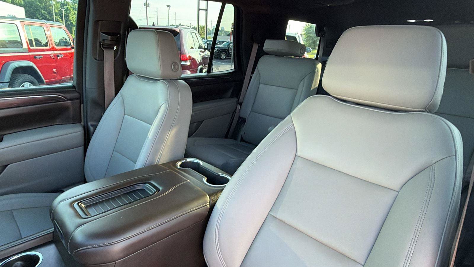 Used 2023 Chevrolet Tahoe LT w/ Luxury Package RWD image 6