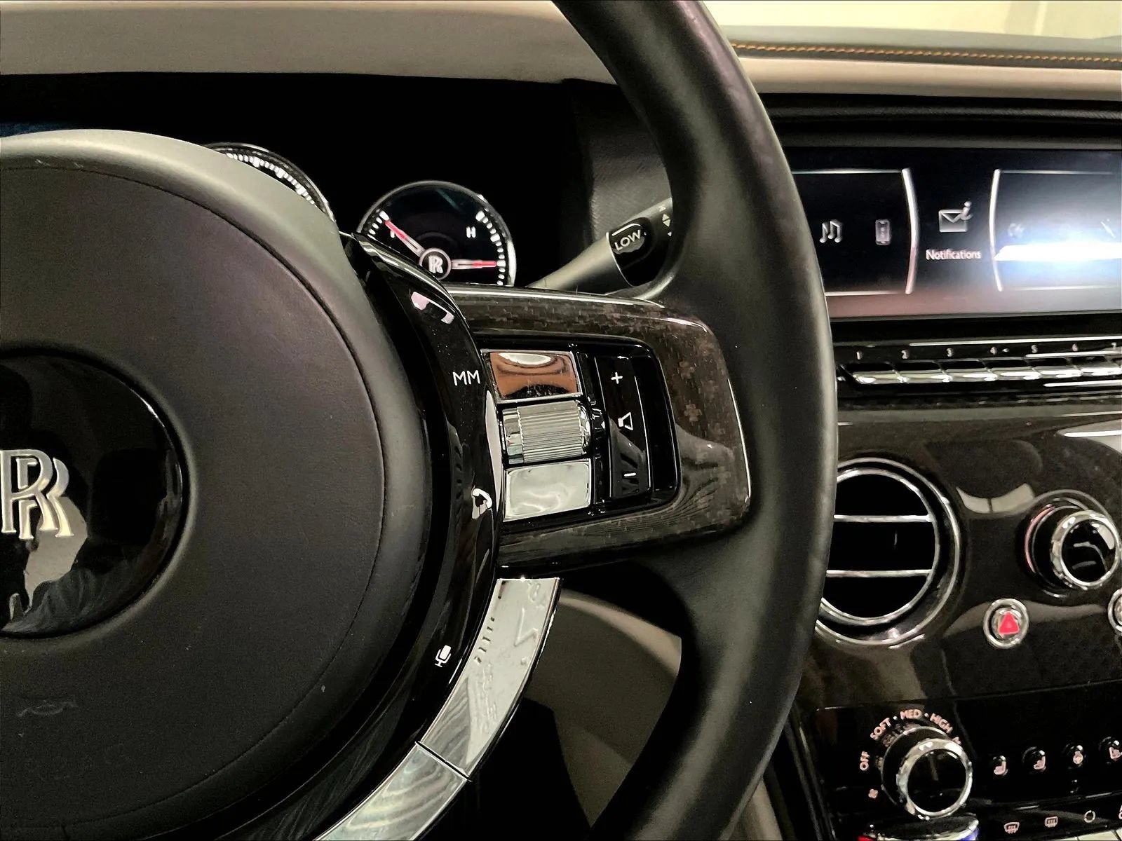 Used 2021 Rolls-Royce Cullinan Black Badge AWD/4WD image 22