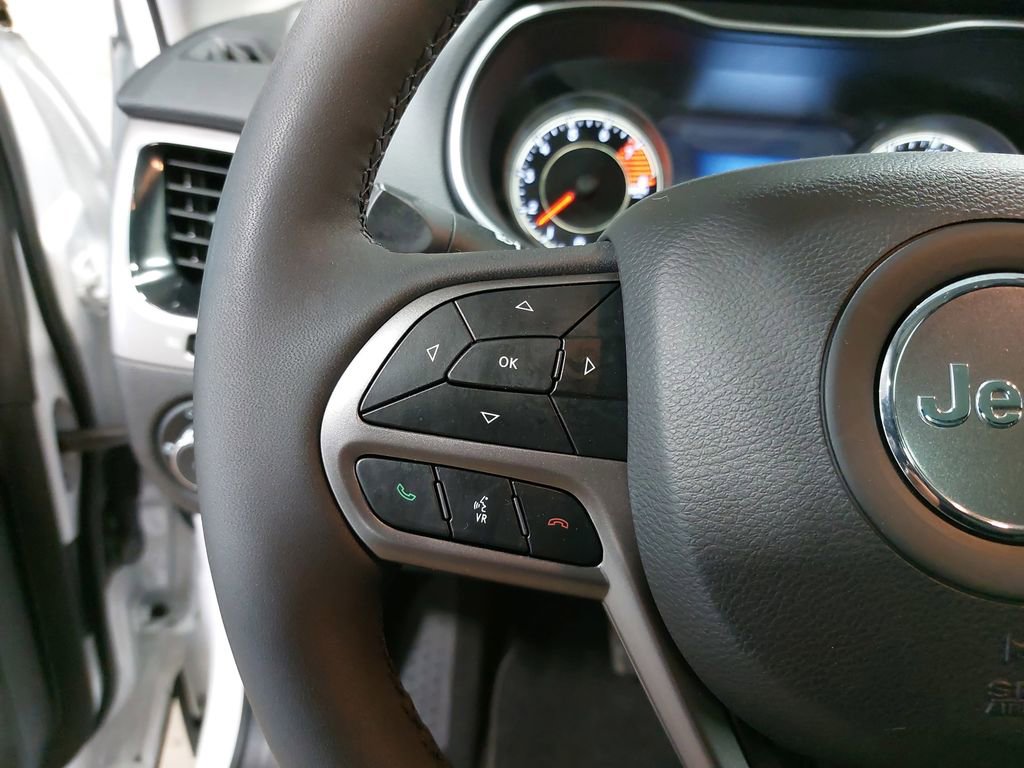 Used 2021 Jeep Cherokee Limited image 16