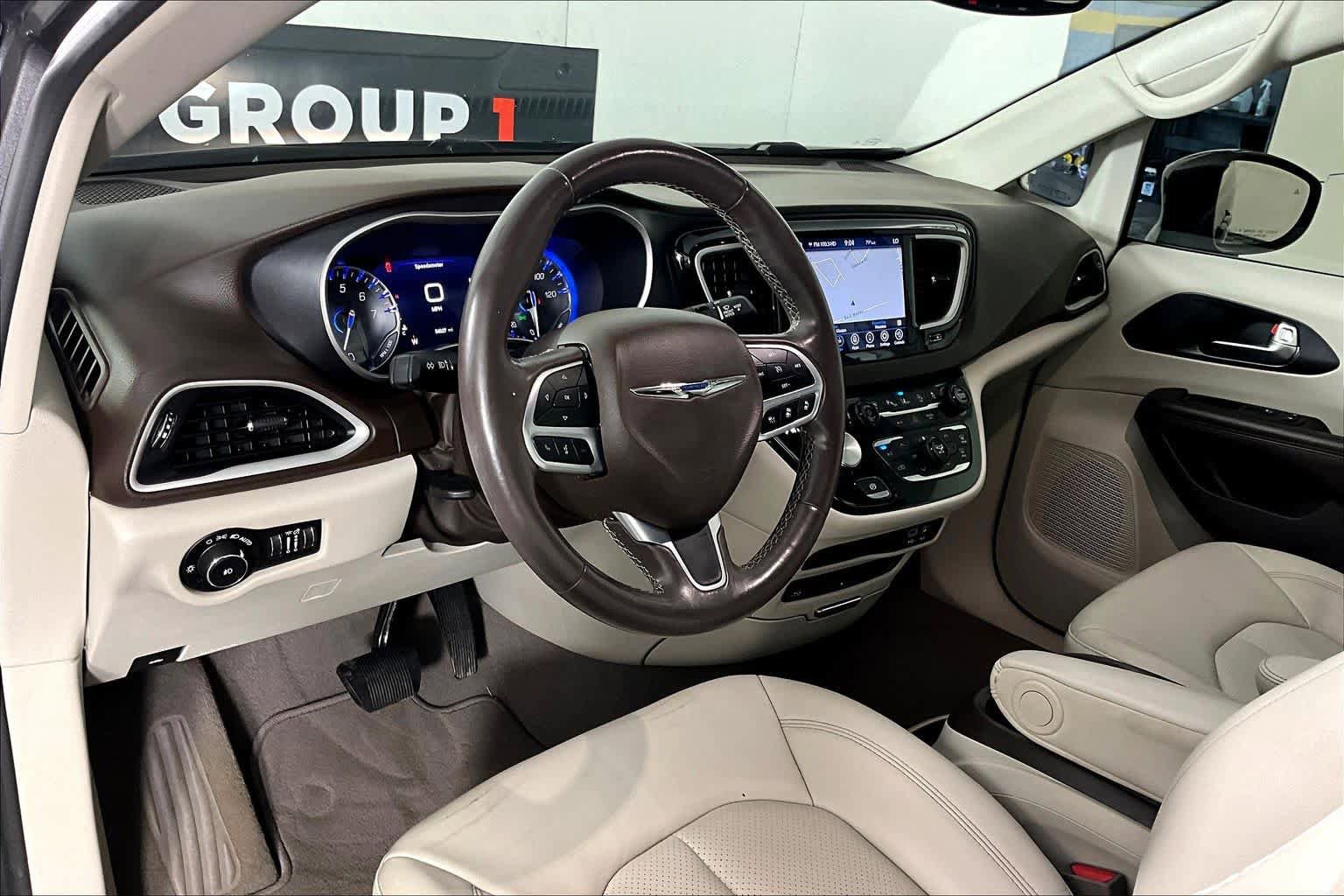 Used 2020 Chrysler Pacifica Touring-L Plus w/ Tire & Wheel Group FWD image 15