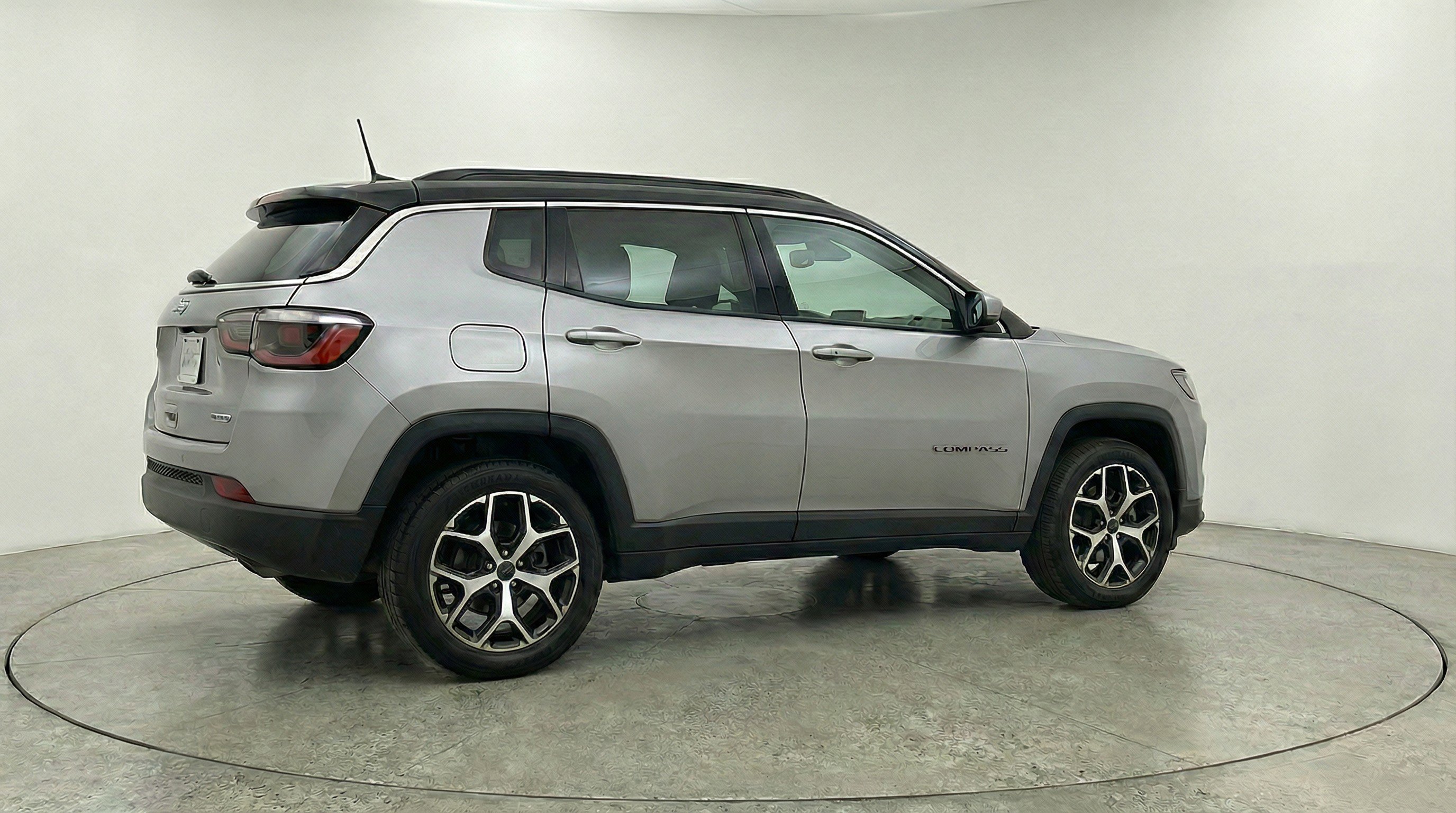 Used 2025 Jeep Compass Limited image 9