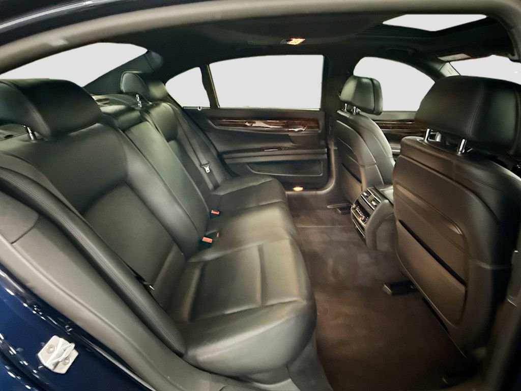 Used 2015 BMW 750Li image 21