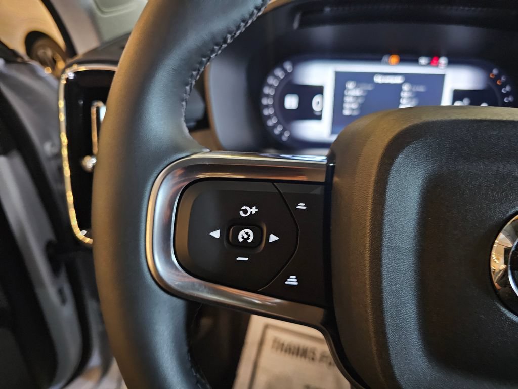 Certified 2025 Volvo XC40 B5 Ultra AWD/4WD image 20