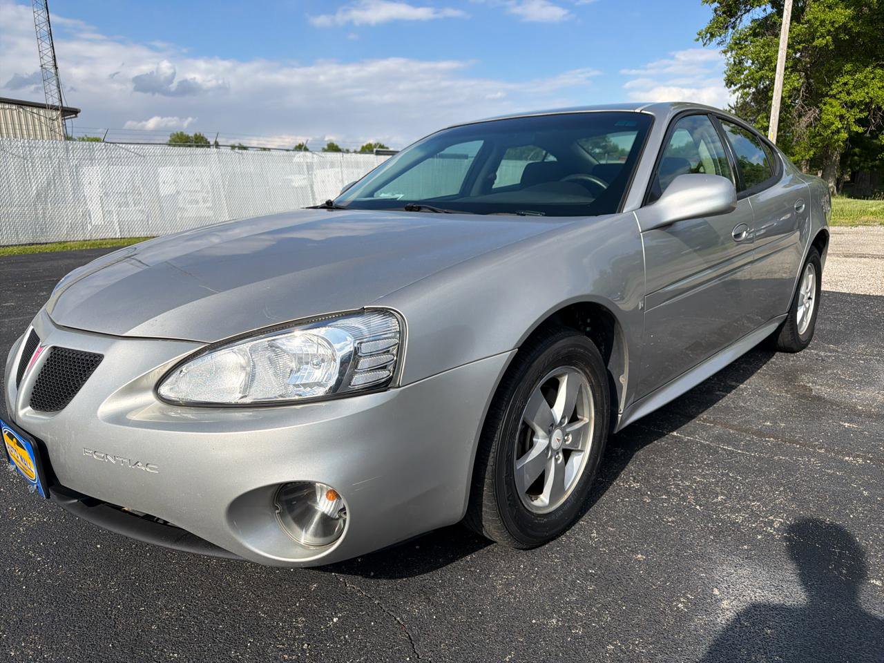 Used 2008 Pontiac Grand Prix FWD image 3