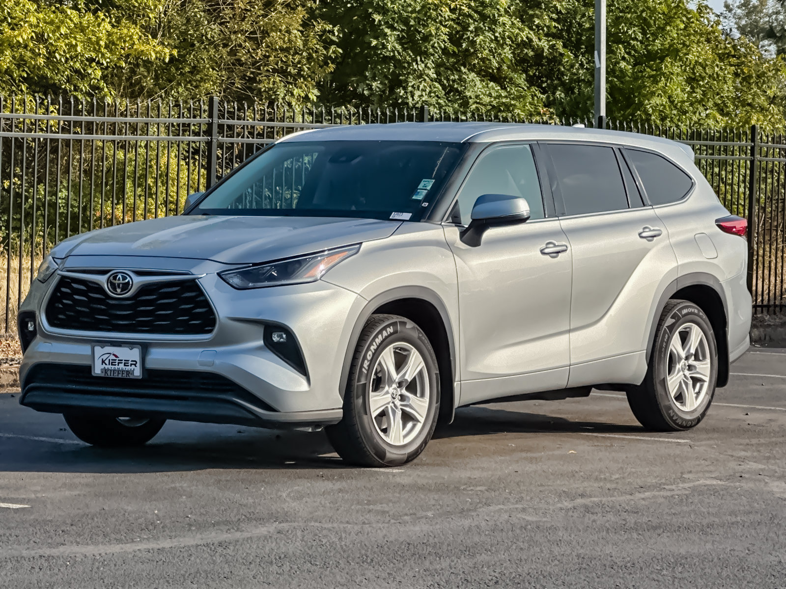 Used 2021 Toyota Highlander LE AWD/4WD image 7