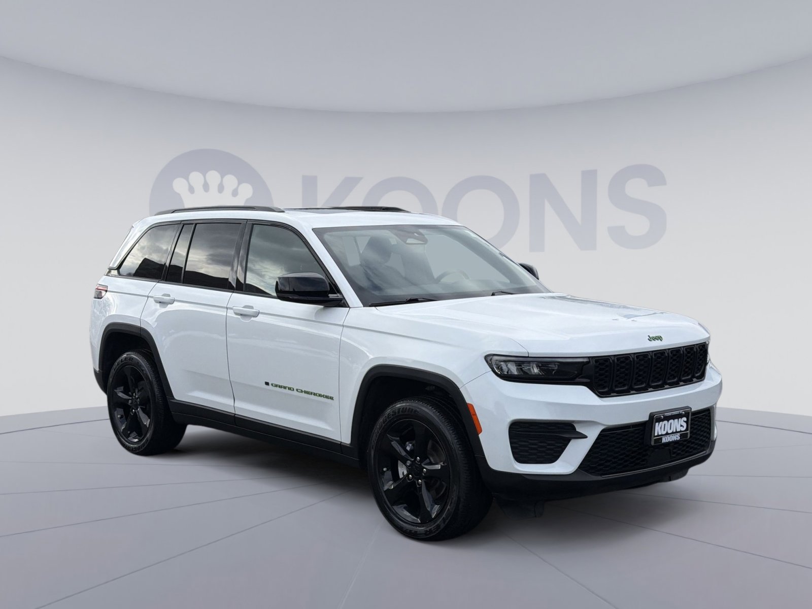 Used 2023 Jeep Grand Cherokee Altitude image 10