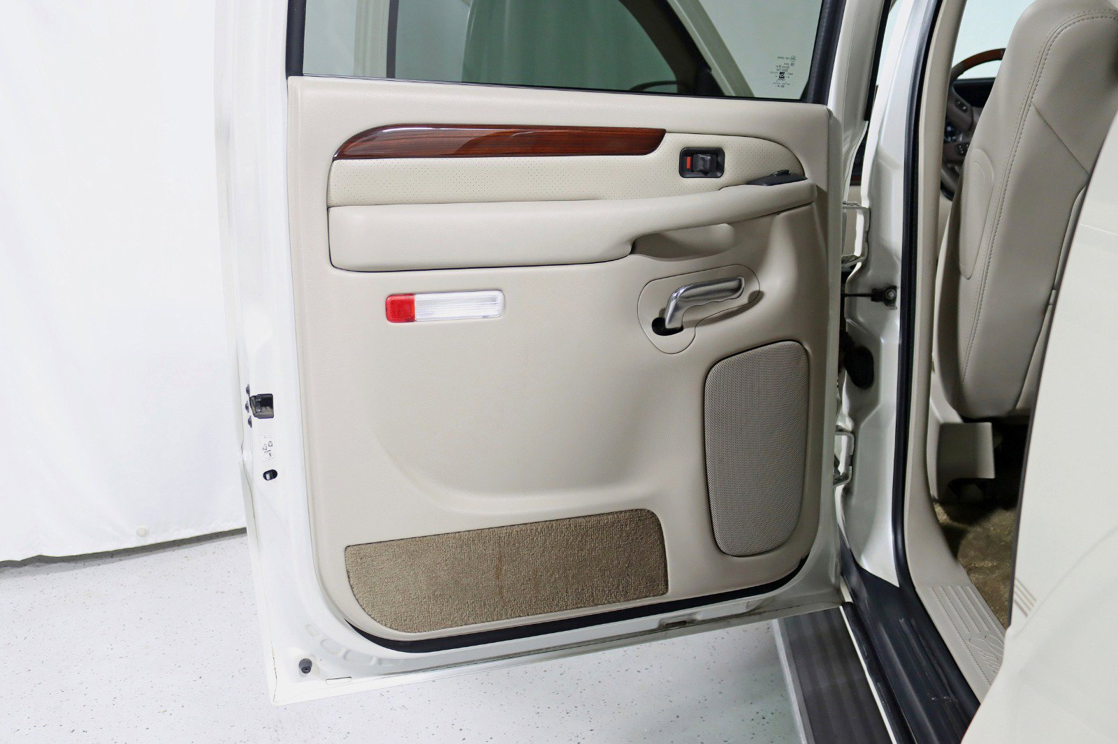 Used 2003 Cadillac Escalade EXT image 29