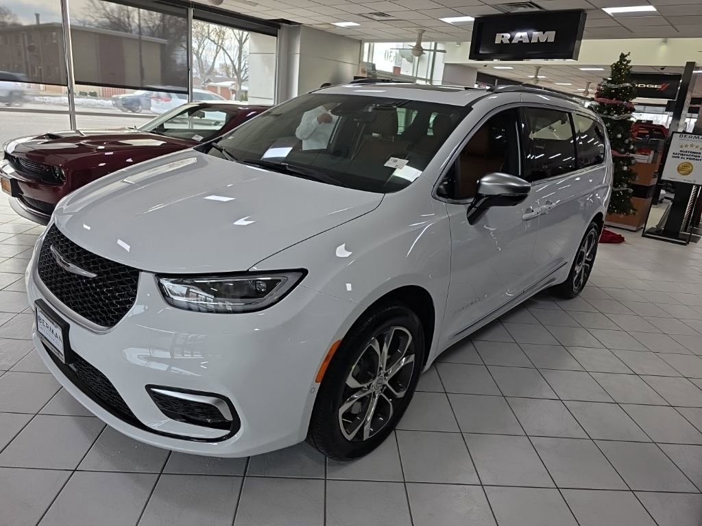 New 2026 Chrysler Pacifica Pinnacle w/ Trailer Tow Group image 3