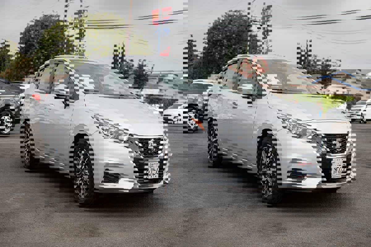 Used 2021 Nissan Versa SV image 1