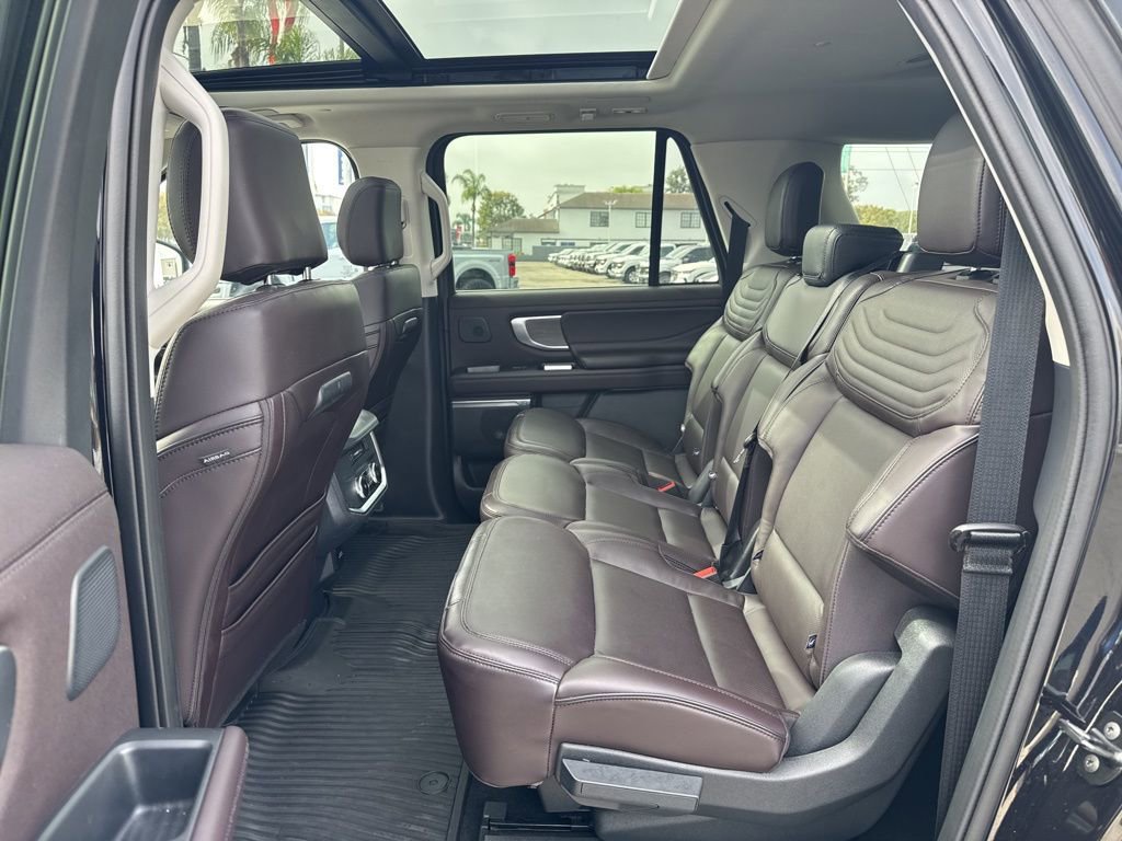 Used 2025 Ford Expedition Max Platinum w/ Platinum Ultimate Package AWD/4WD image 18